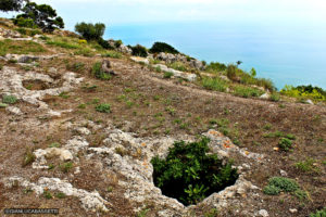 Apulia półwysep Gargano Monte Saraceno nekropolia trasa trekkingowa